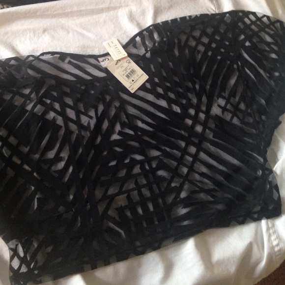 Crop top - Picture 2 of 3