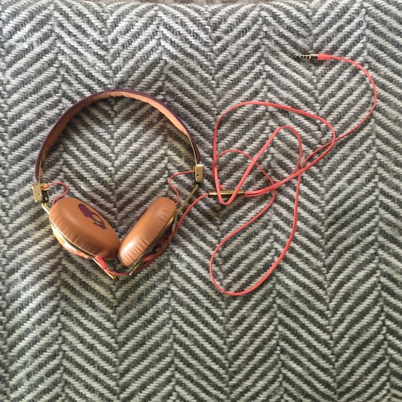 Skullcandy Knockout limited edition headphones.