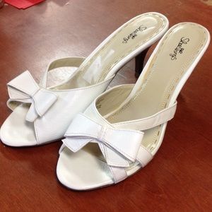 Shoestrings white mule