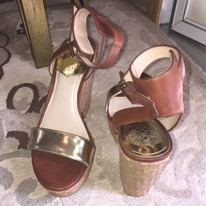 Vince camuto brown & gold wedge SZ 6
