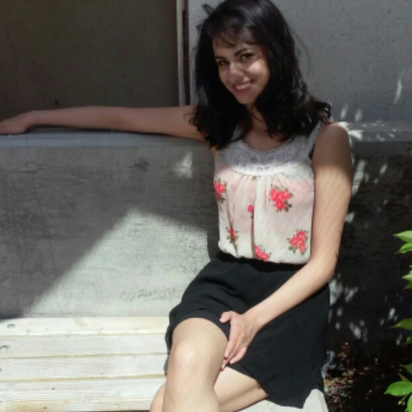 Meet your Posher, Julia - Picture 1 of 1