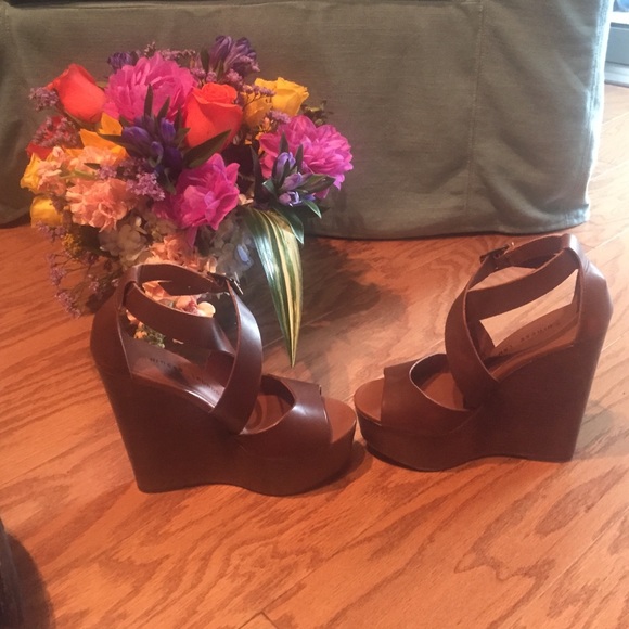 Wedge - Picture 4 of 4