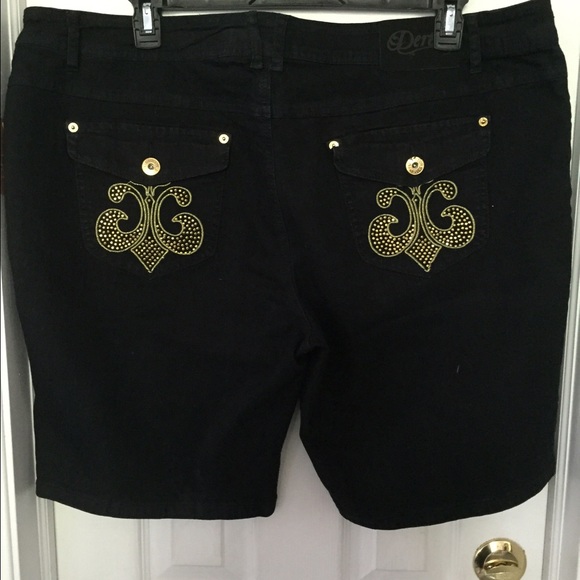 Stretch denim shorts by Beyoncé . - Picture 2 of 4