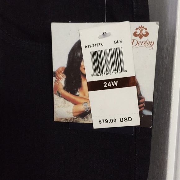 Stretch denim shorts by Beyoncé . - Picture 3 of 4
