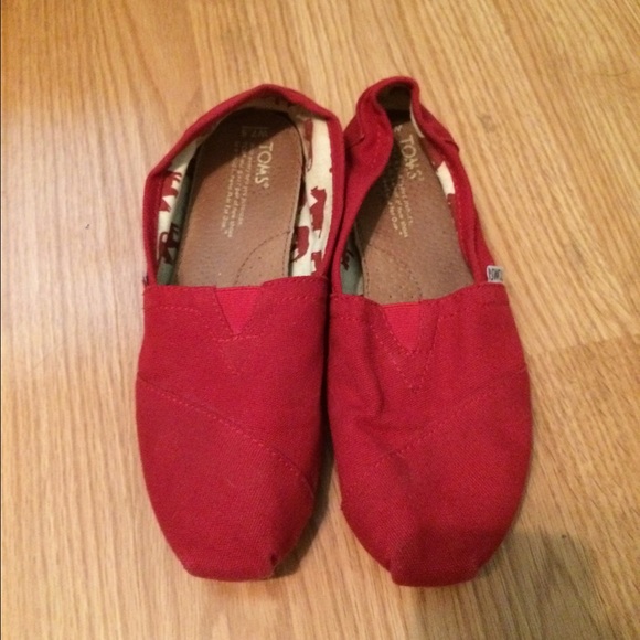 Red toms, hardly worn