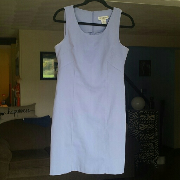 Sleeveless light purple dress.  So cute!
