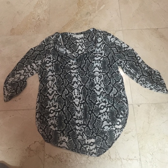 Blouse black and white