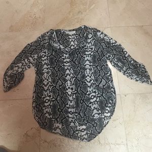 Blouse black and white