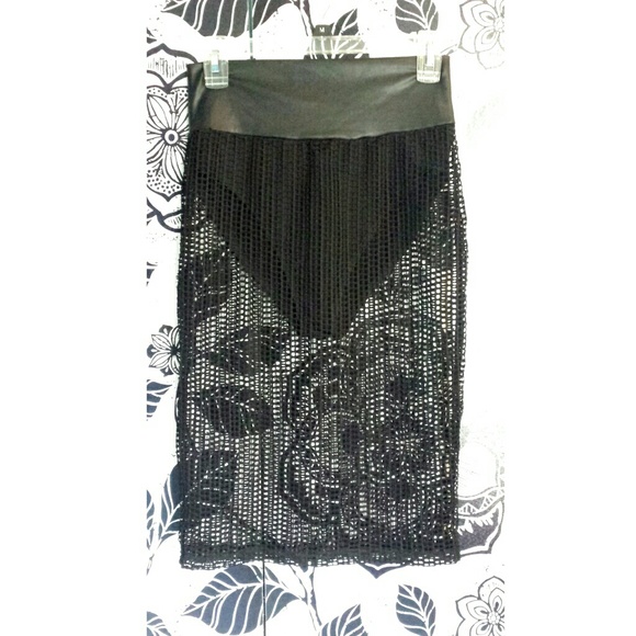 Trendy black net skirt