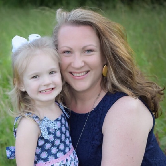 Meet your Posher, Jen - Picture 2 of 2