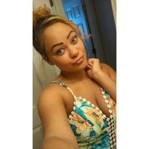 Meet your Posher, Celeste