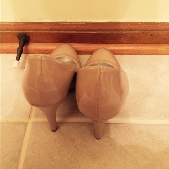 Nude Steve Madden platform heels! Worn once! - Picture 2 of 3