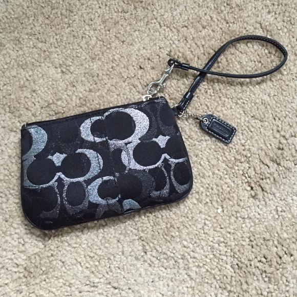 Coach Handbags - Coach wristlet