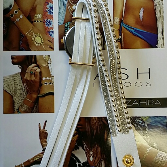 🌟LAST ONE!!🌟white blingy rhinestone wrap watch - Picture 4 of 4