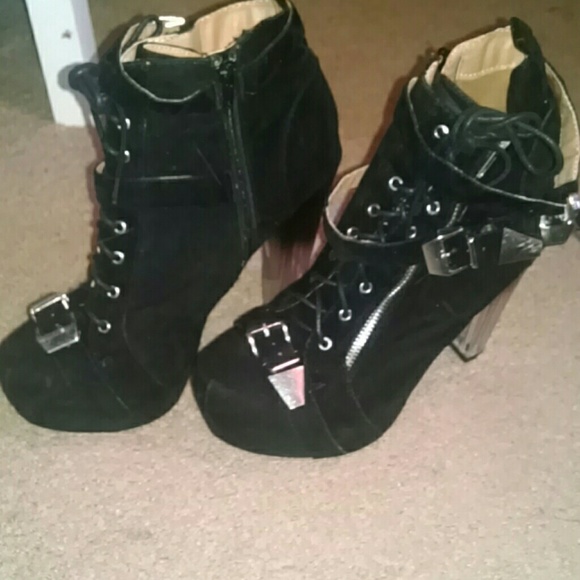 Black heel boots
