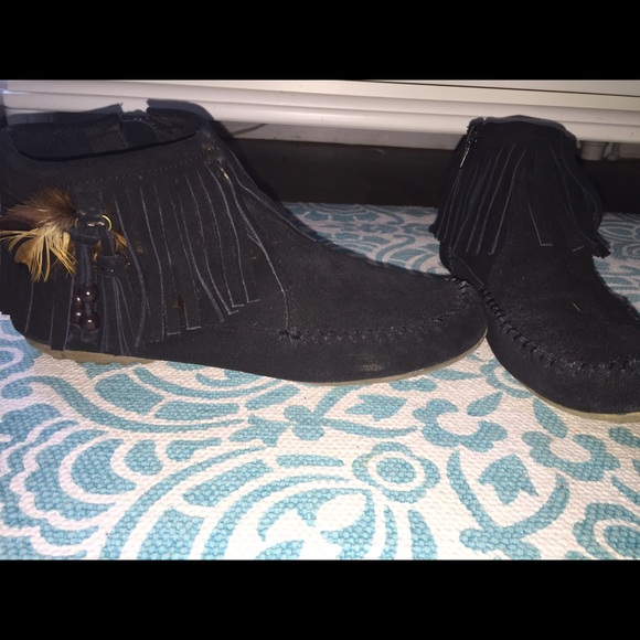 Minnetonka fringe booties
