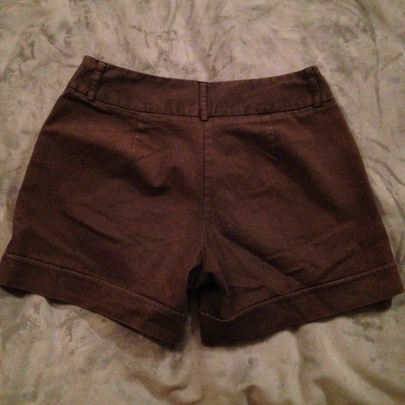 Brown shorts with nautical button detail - Picture 3 of 4
