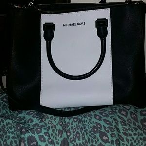 Please help me find the matching wallet