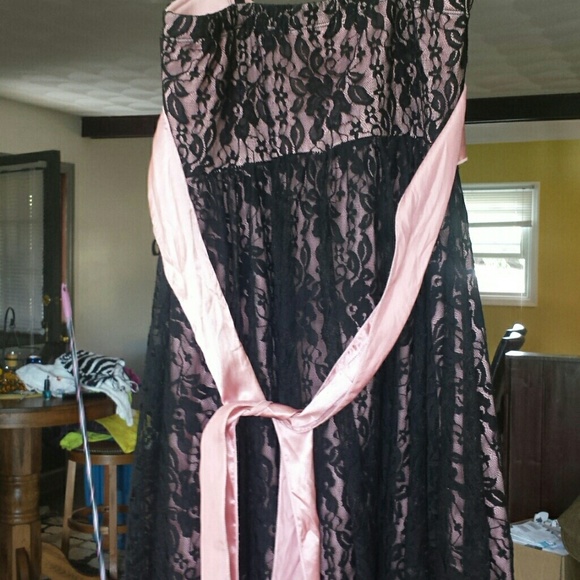Pink and black dress. Black lace overlay. - Picture 2 of 4
