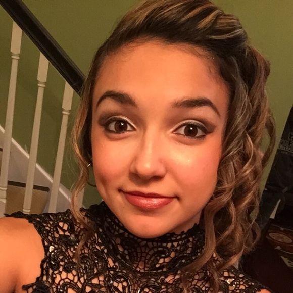 Meet your Posher, Allie - Picture 2 of 2