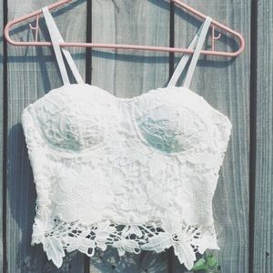 Crop top floral SO CUTE! I'm XS but this fits M