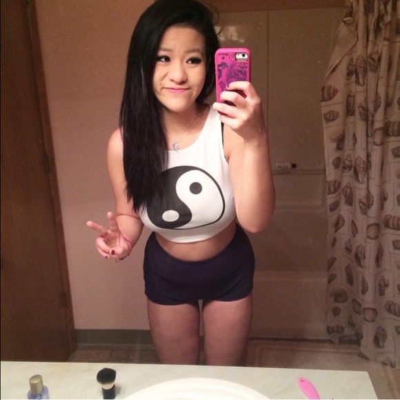 Everland Tops - Yin Yang Crop Top/ Tank Top Sz L