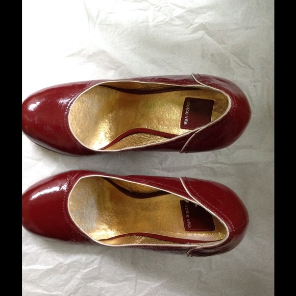 Dolce Vita Round-toe Leather Red Pumps
