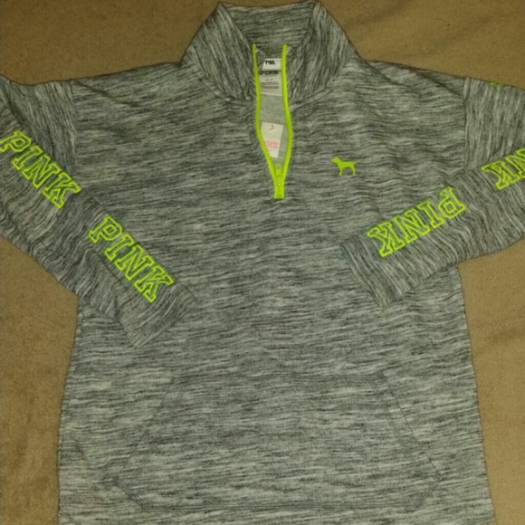 **SOLD**Nwt small half zip