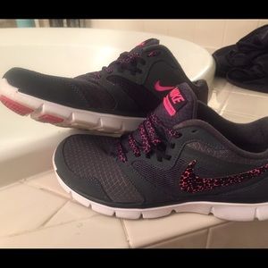 Nike cheetah grey/ hot pink