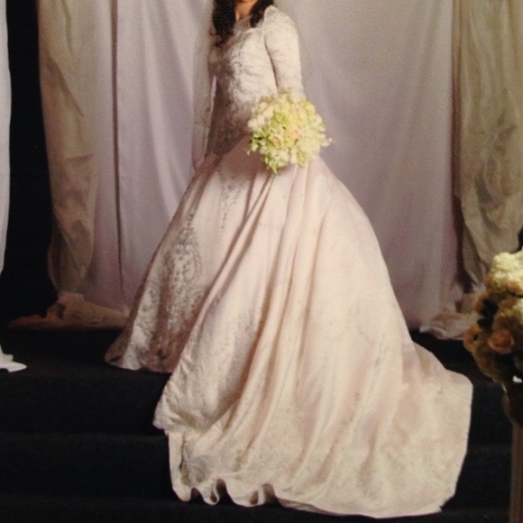 👛🎉HP 1/2🎉Kleinfeld's wedding dress - Picture 2 of 4