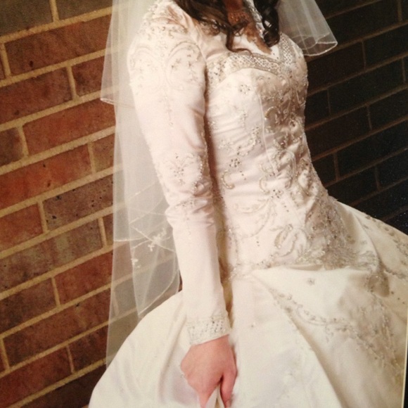 👛🎉HP 1/2🎉Kleinfeld's wedding dress - Picture 4 of 4