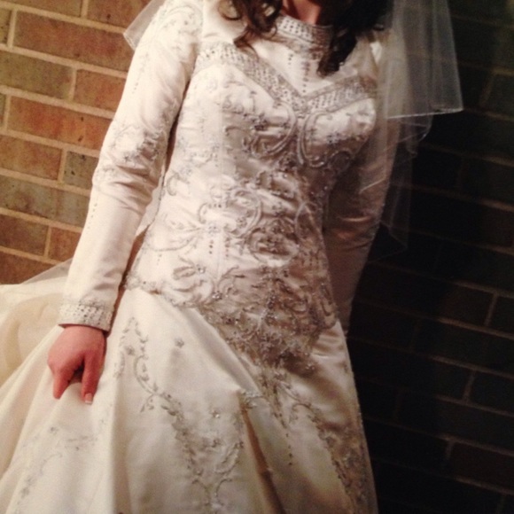 👛🎉HP 1/2🎉Kleinfeld's wedding dress - Picture 3 of 4