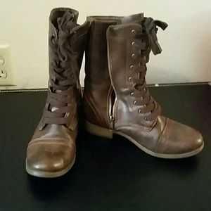 Worn 2x brown combat boots