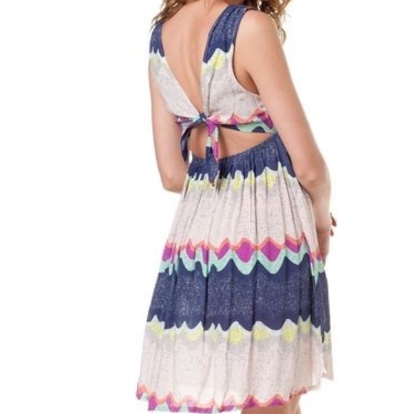 ๐ Quiksilver Cut Out Sun Dress Surfer Flirty - Picture 2 of 4