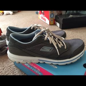 Sketchers go walk