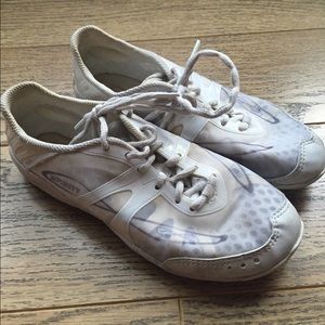 Nfinity cheer shoes