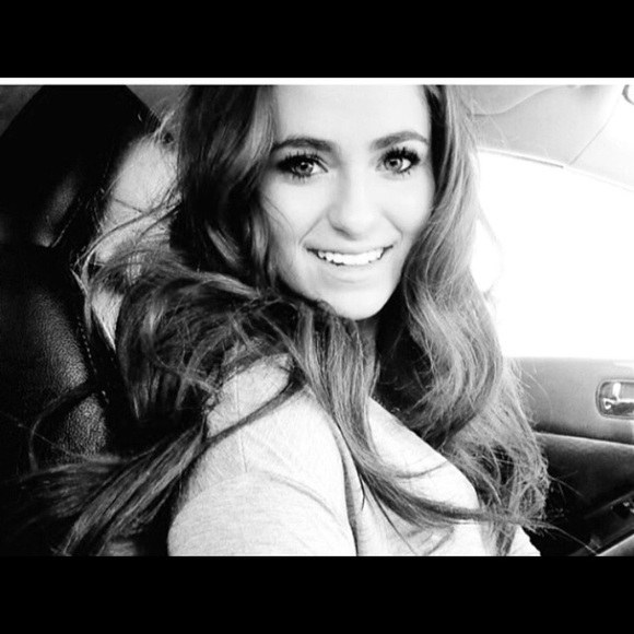 Meet your Posher, Alyssa - Picture 1 of 1