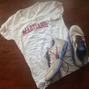 University of Maryland white and red  v-neck tee