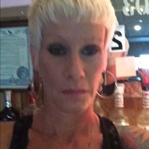 Meet your Posher, Tracy.