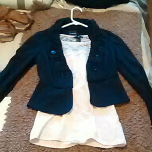 Black cropped button blazer
