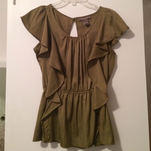 Short-Sleeved Ruffle Blouse
