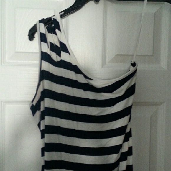Cold shoulder top - Picture 2 of 2