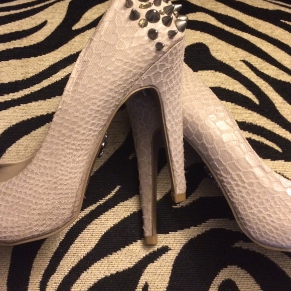 💥 SOLD 💥 Nude Spiked Heels - Picture 4 of 4