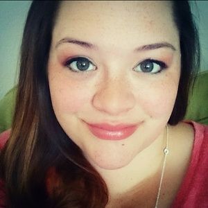 Meet your Posher, Nicole