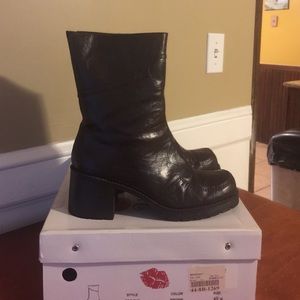Two Lips "Too Fly" Boots 8.5M