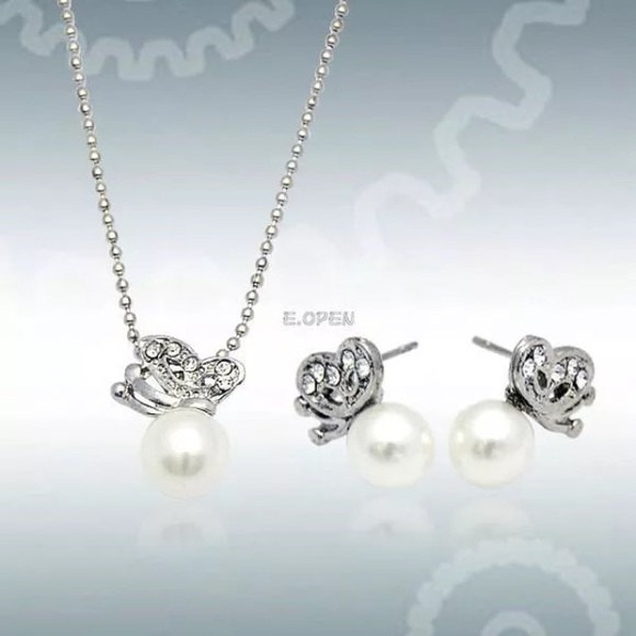 Set off butterfly necklaces and earring - Picture 3 of 3