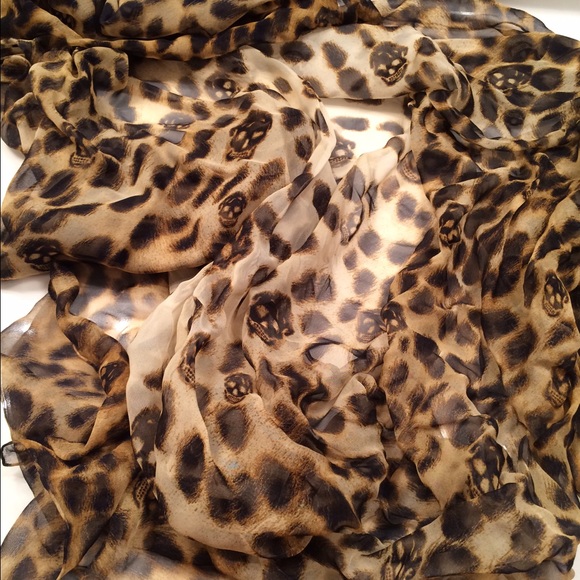 🚫SOLD🚫 ALEXANDER McQUEEN SCARF - Picture 4 of 4