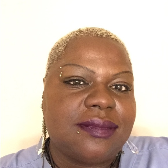 Meet your Posher, Dorinda - Picture 2 of 4