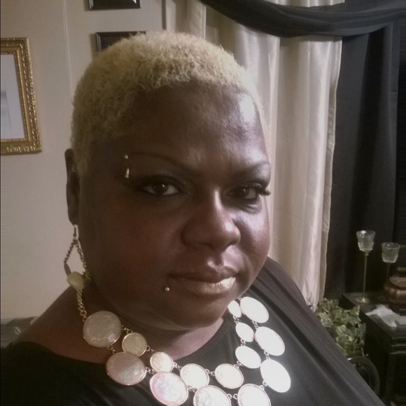 Meet your Posher, Dorinda - Picture 3 of 4