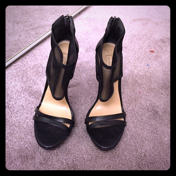 BCBG heels size 6